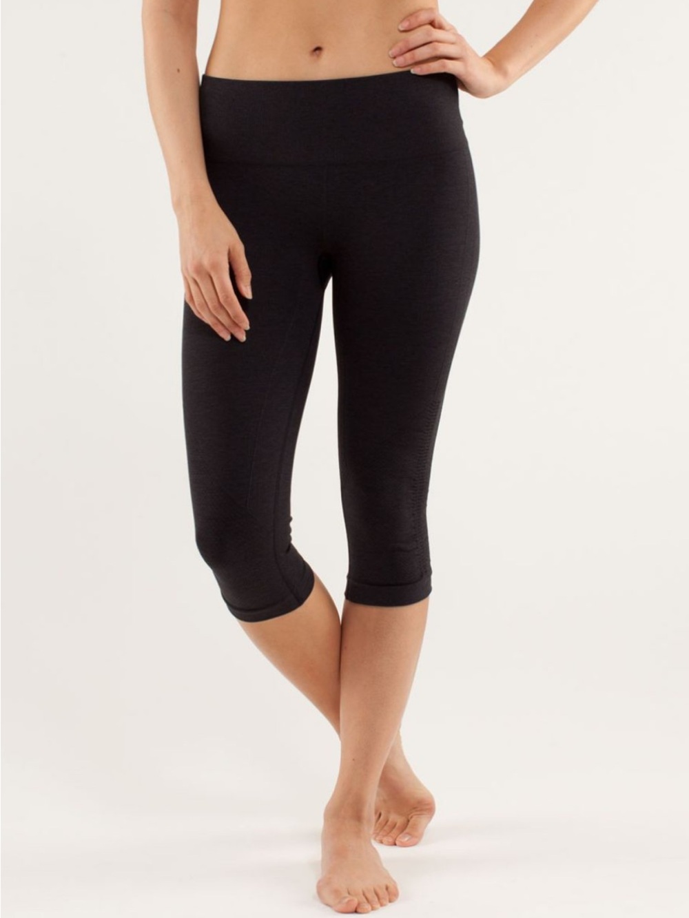 Lululemon Women’s High-Rise Capris Leggings bike core yoga size 2